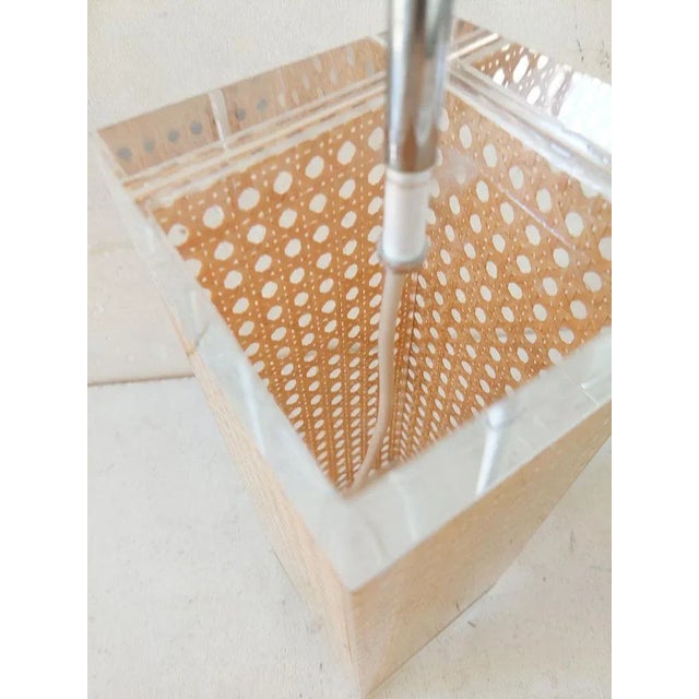 Large Table Lamp in Rattan and Acrylic Glass in the style of Dior For Sale - Image 6 of 9