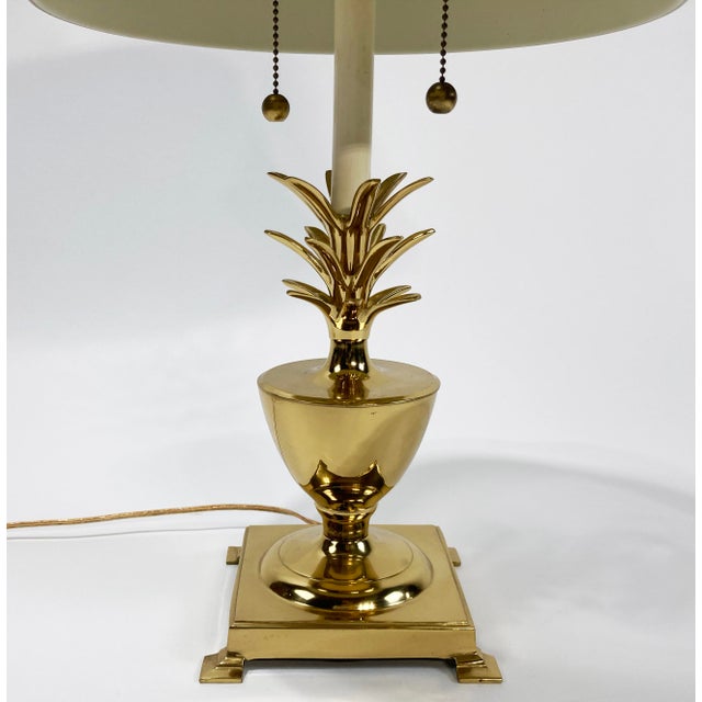 Vintage Bombay Brass Pineapple Table Lamp W/ Tole Shade For Sale - Image 4 of 11