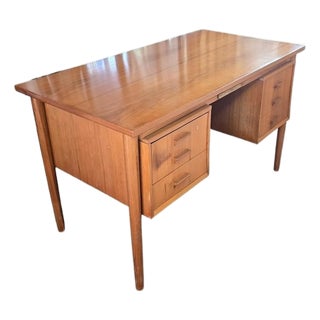 1960s Danish Modern Teak Floating Top Executive Desk | Asymmetrical Design, Solid Wood Drawers | Excellent Condition - 57" Wide For Sale