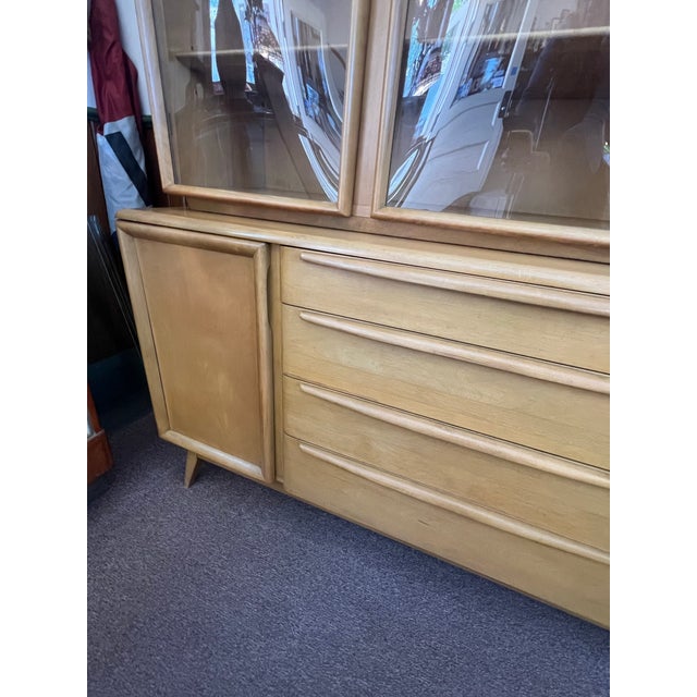 Mid-Century Modern 1950's Heywood Wakefield Bubble Front Mid Century Modern China Cabinet For Sale - Image 3 of 11