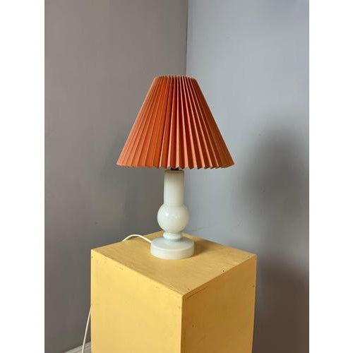 White Glass Table Lamp with Pink Shade For Sale - Image 4 of 11