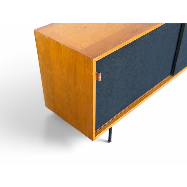 Mid-Century Modern 1950s Early Florence Knoll Model 116 Maple Credenza - Black Grasscloth Sliding Doors For Sale - Image 3 of 11