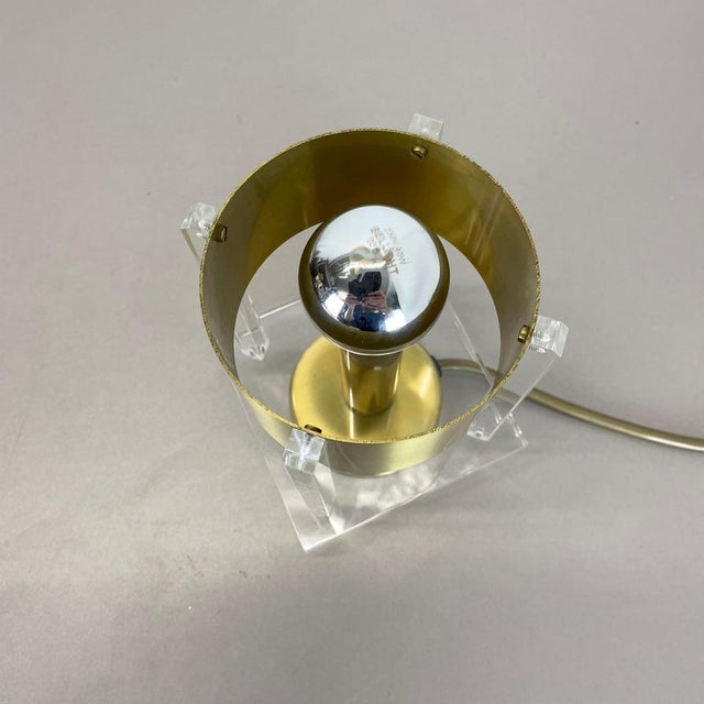 1970s Postmodern Cubic Table Light in Brass and Acrylic Glass, 1970 For Sale - Image 5 of 17