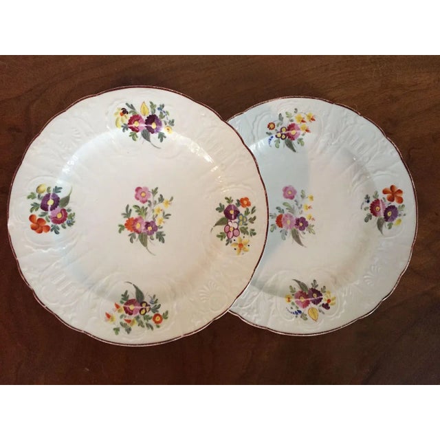 Early 19th Century English Coalport Porcelain Plates with Floral Sprig Decoration - A Pair For Sale In New York - Image 6 of 10