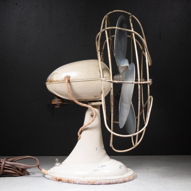 ABOUT Westinghouse industrial oscillating desk fan with four aluminum blades and a distinctive red Bakelite center badge....