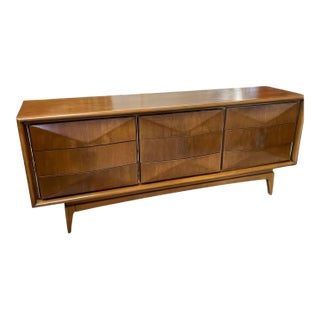1960s Mid Century Modern United Diamond Front Dresser For Sale