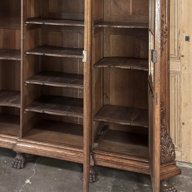 Late 19th Century Belgian Liégeoise Louis XIV Bookcase in Solid Quarter-Sawn Oak For Sale - Image 18 of 18