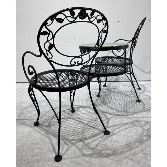 1940s Woodard Furniture Tete-A-Tete Wrought Iron Outdoor Chantilly Rose Tete a Tete Chair Bench Loveseat For Sale - Image 5 of 11