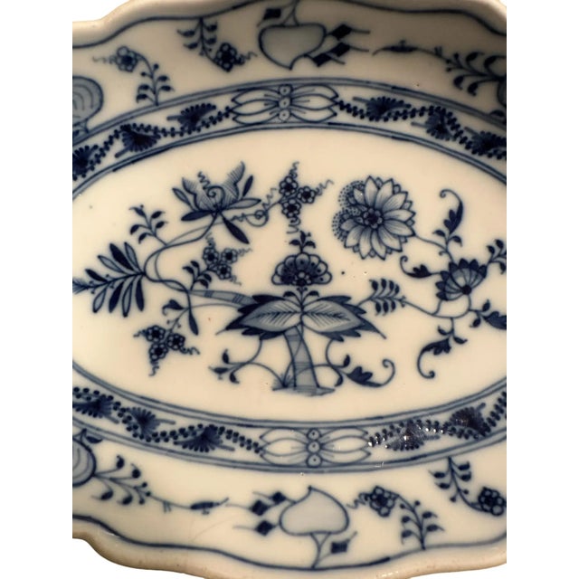 Beautiful Antique Early 20th Century Meissen Teichert Blue Onion Bowl An elegant display piece on any shelf, sideboard or...