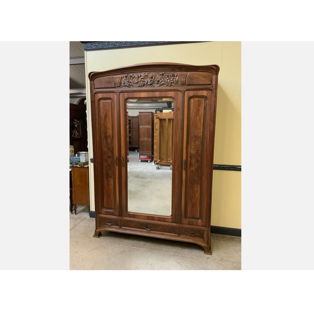 Age: circa 1910 Wood type: solid and veneered walnut, solid oak interior Condition: very good, meticulously maintained,...
