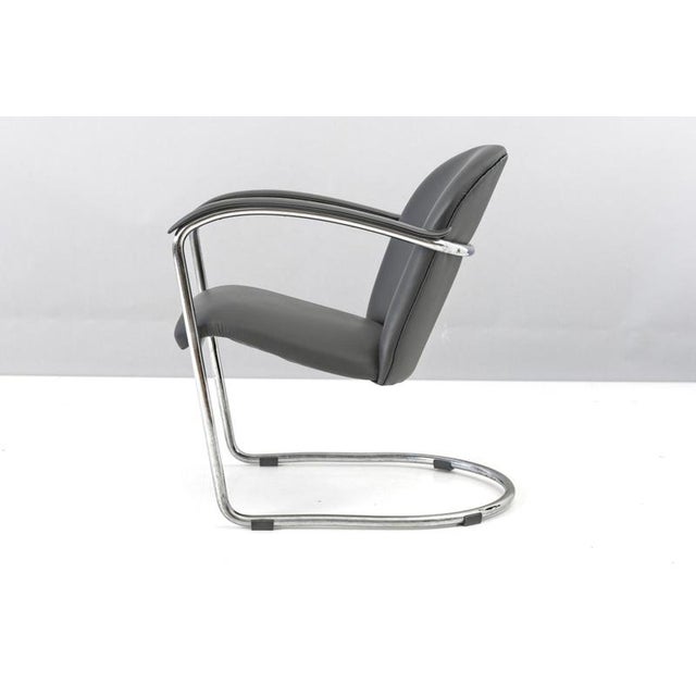 Article number: 1567 article name: cantilever armchair 414 designer: wilhelm gispen year: around 1935 manufacturer: gispen...