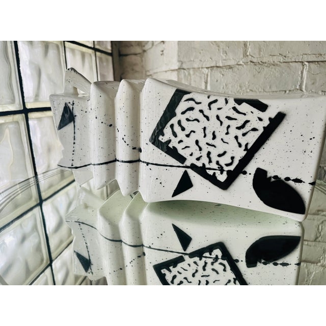 Contemporary 1980s Memphis Black and White Pottery Vase by Rosalyn Tyge For Sale - Image 3 of 10