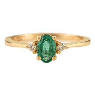 14k Yellow Gold Three Stone Ring Size 7 With Oval Cut Natural Emerald & Diamond For Sale
