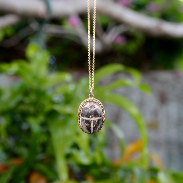 1920s 14k Gold Egyptian Revival Scarab Faience Pendant With Decorative Border For Sale - Image 9 of 9