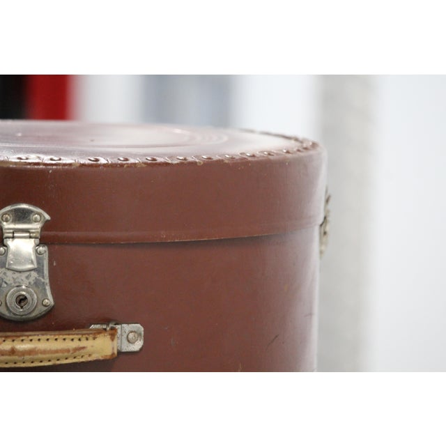 Round Brown Hat Box, 1890s For Sale - Image 6 of 18