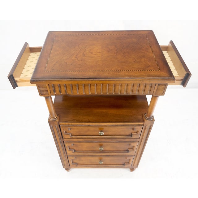 Drexel Light American Walnut Inlayed Top Console Entry Stand Side Table Dresser MINT. Very nice unusual fine quality...