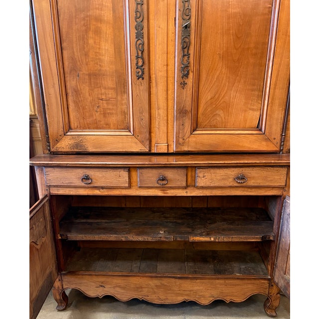 Mid 19th Century French Walnut Buffet a Deux Corps For Sale In San Diego - Image 6 of 8