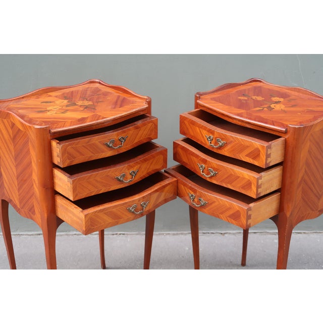 1960s Pair of French Louis XV Style Rosewood Side Tables Nightstands For Sale - Image 16 of 17