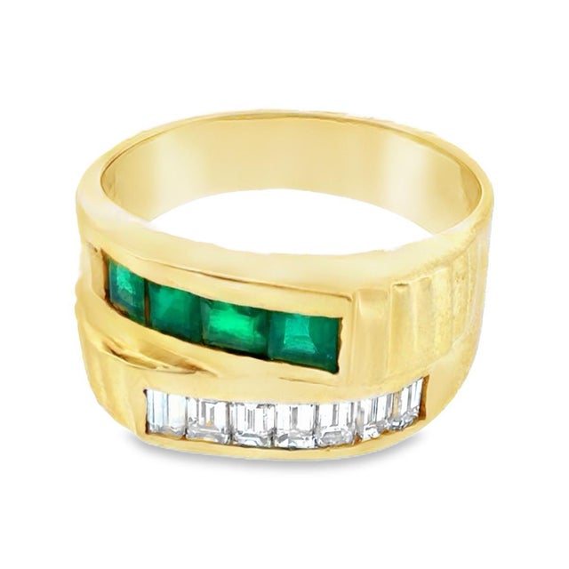 1980s Vintage 14k Emerald and Diamond Band Ring, Size 7.75 For Sale - Image 5 of 7