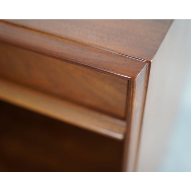 Walnut Thin Line Nighstands by t.h. Robsjohn-Gibbings, C. 1950s For Sale In New York - Image 6 of 6