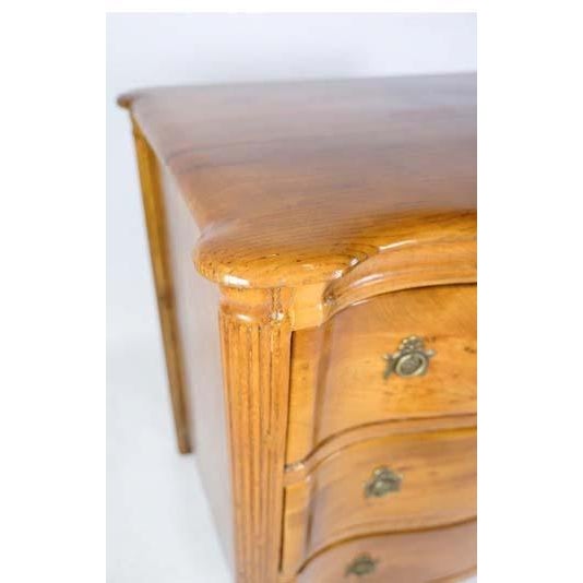 Small Louise Chest of Drawers in Elm Wood, Copenhagen, 1780s For Sale - Image 3 of 8