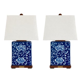 Ralph Lauren Blue & White Chinoiserie Porcelain Table Lamps, Pair – Peony Motif, Wood Bases & Classic Designer Elegance For Sale