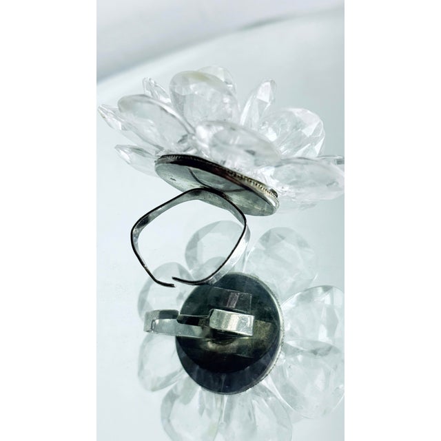 Vintage Y2k Clear Resin Flower Cocktail Ring, Size 6 For Sale - Image 11 of 16