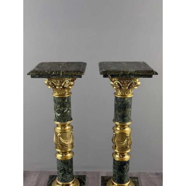 1930s 20th Century Columns in Green Marble, Gilt Bronze and Gilt Brass, Set of 2 For Sale - Image 5 of 9