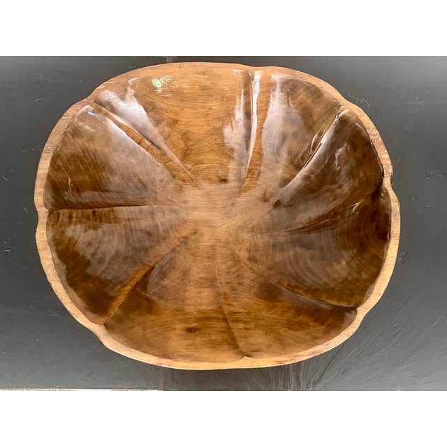 Large 16" Mid 20th Century Hand-Carved Figured Wood Scalloped Centerpiece Bowl For Sale In Los Angeles - Image 6 of 9