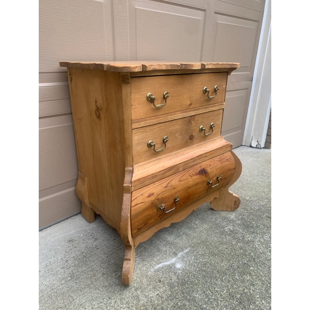 Early 20th Century Antique Scandinavian Pine Bombay Chest With Sculptural Silhouette For Sale - Image 5 of 14