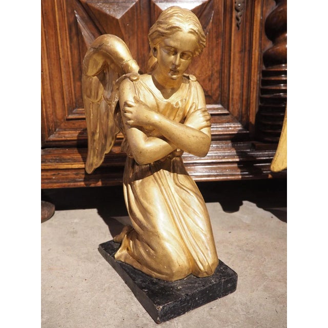 Early 19th Century Pair of Circa 1800 Giltwood Angels From Italy For Sale - Image 5 of 13
