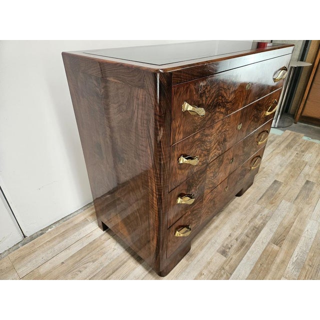 An elegant Italian dresser from the 1940s, a magnificent example of the Art Deco style characterized by geometric lines,...