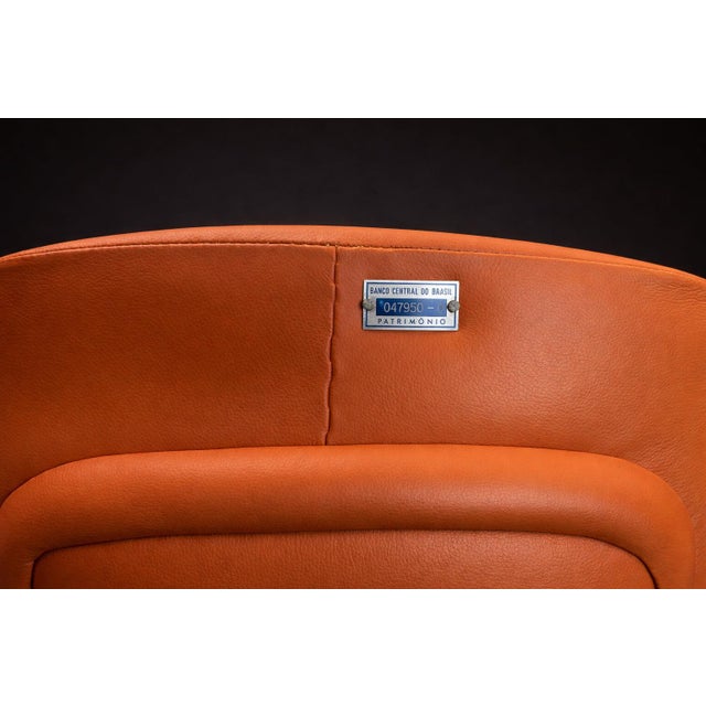 1970s Pair of “Pollock” Armchairs by Forma, Aluminum & Leather, Brazil, 1970s - Lot 153 For Sale - Image 5 of 15