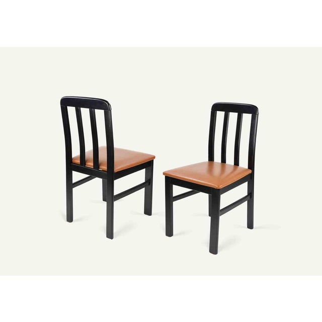 Lacquered wood, leather. Realized in 1970s in Art Déco style. Very good condition.