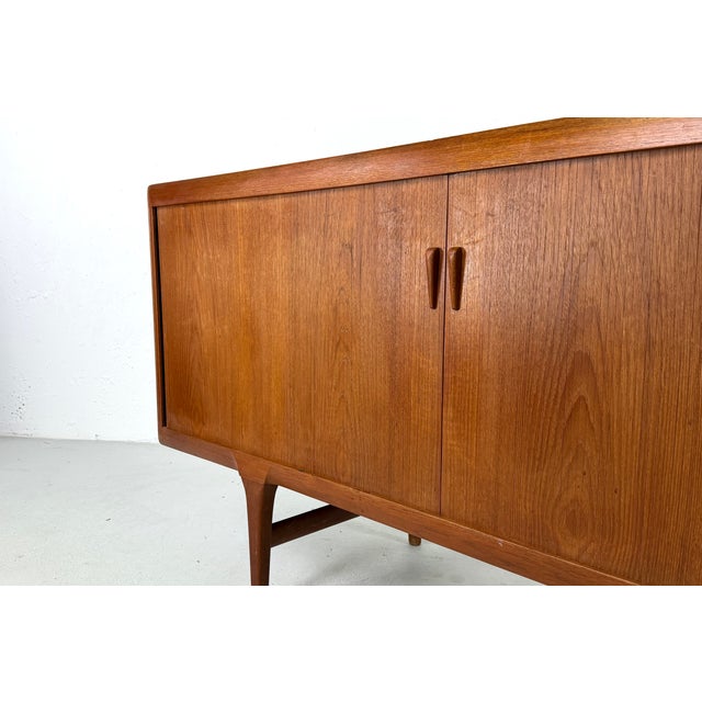 FA32 Sideboard by Ib Kofod Larsen for Faarup, 1960s For Sale - Image 9 of 10