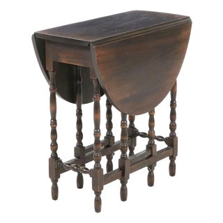 1940s William & Mary Style Turned Walnut Gate-Leg Drop-Leaf Accent Table For Sale