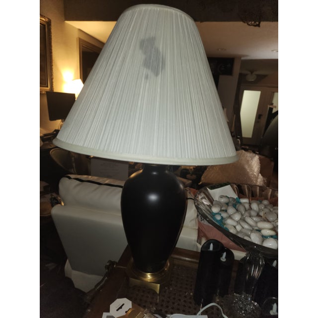 Early 20th Century Pair of Vintage Paul Hanson Hollywood Regency Black Ceramic & Brass Vase-Form Table Lamps For Sale - Image 9 of 9