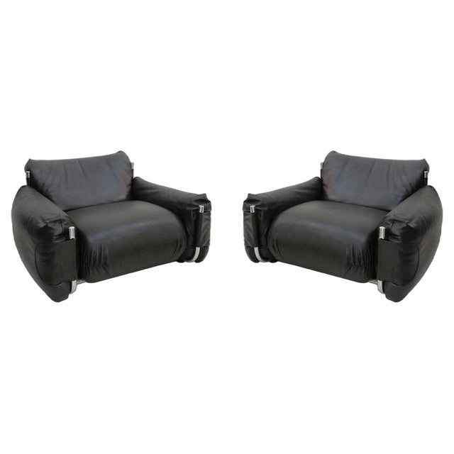 Set of Black Armchairs by Giuseppe Munari for Poltrona Munari, 1970s For Sale