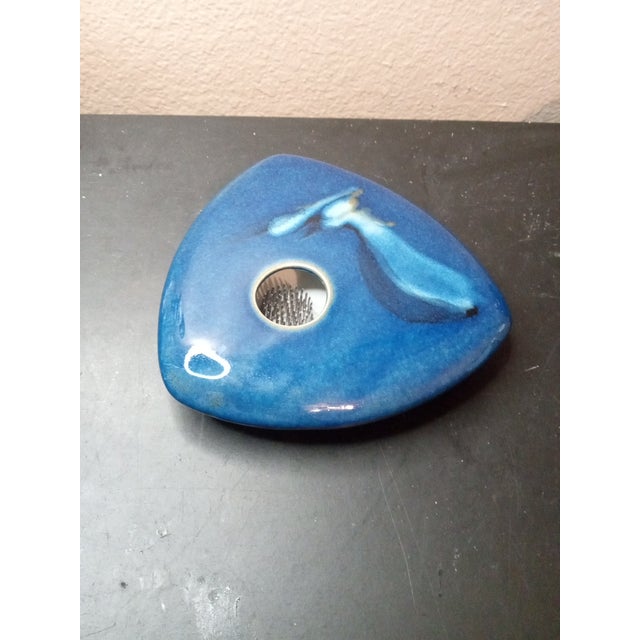 American 1970s Exquisite Signed Georgetown Art Studio Pottery Ikebana Vase W/ Flower Frog For Sale - Image 3 of 8