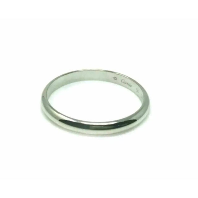 This elegant authentic band ring from Cartier 1895 collection is crafted from platinum with a polished finish. It has a...