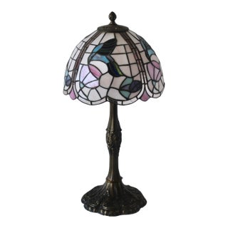 Vintage Tiffany Style Art Nouveau Stained Glass Hummingbird Floral Theme Table Lamp For Sale