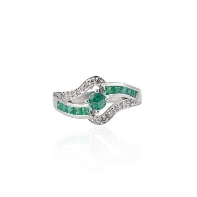 Contemporary Emerald and Diamond Bypass Ribbon Ring for Women, Size 7.5 For Sale - Image 4 of 13