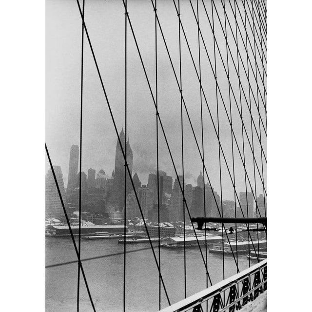 Manhattan Bridge Manhattan skyline seen through the meshes in the railing of Manhattan Bridge, New York City, US, circa...