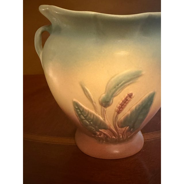 Hull Art Pottery Calla Lily Vase #530/33 - 7 Double Handle Pillow Vase ca.1938 For Sale - Image 4 of 13