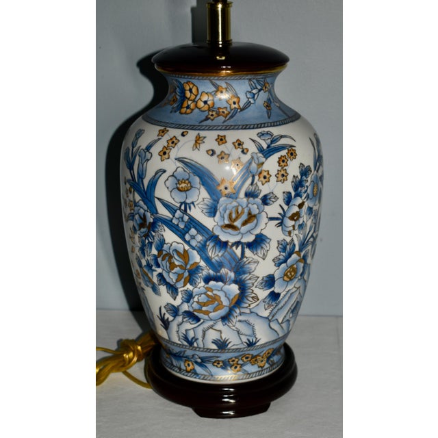 Vtg. 1970s Porcelain Asian Style Temple Jar Lamp W/Wood Base For Sale - Image 10 of 13