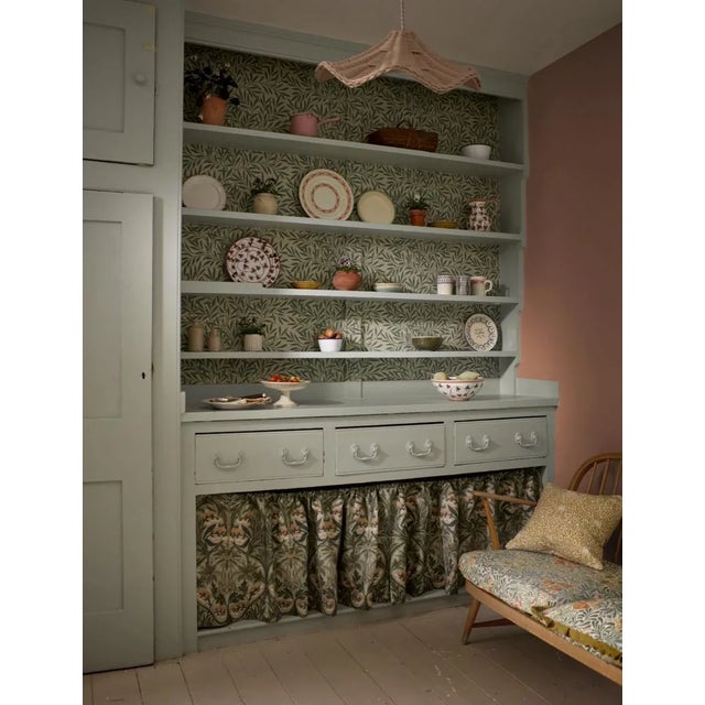 Perhaps one of the most endearing qualities of William Morris was his love for ordinary flowers native to the UK. Bluebell...