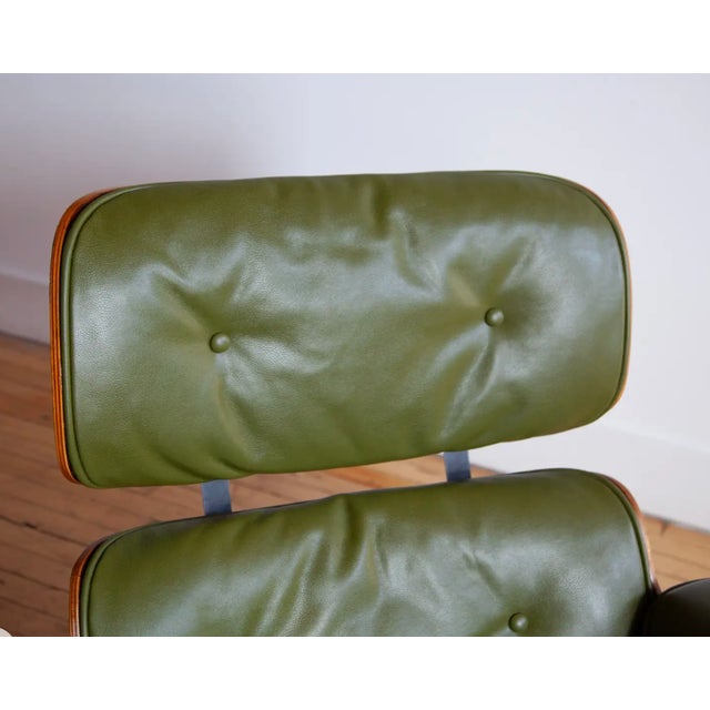 Mid-Century Modern Herman Miller Eames Lounge Chair and Ottoman, Green Leather, 1960s For Sale - Image 3 of 7