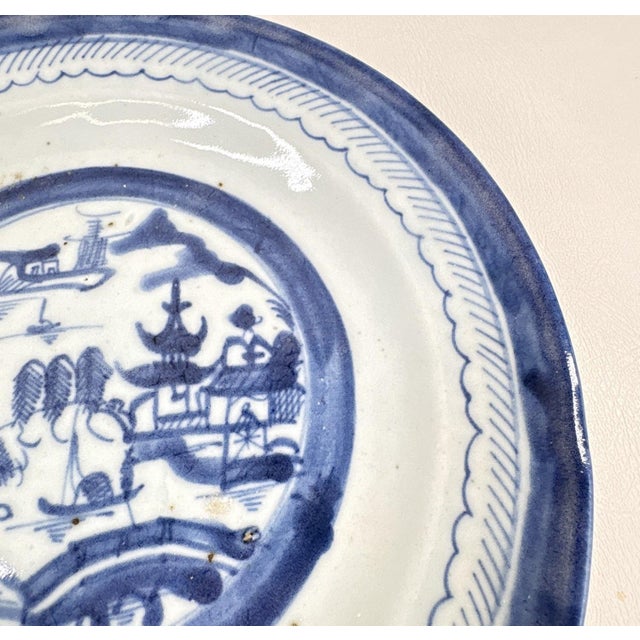 Ceramic Pair of 19th Century Chinese Export "Canton" Blue & White Porcelain Plates, 8.5" For Sale - Image 7 of 8