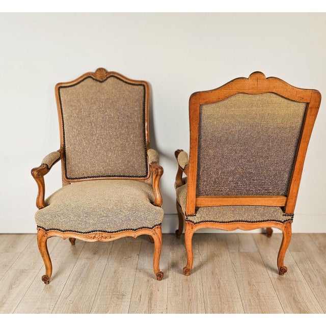 French Pair of 19th Century Italian Carved Wooden Chairs in Transitional Style For Sale - Image 3 of 10