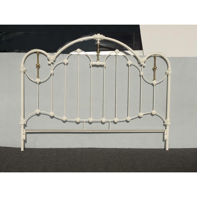 1970s Vintage French Elliott's Designs White & Gold Iron Queen Headboard W Footboard For Sale - Image 5 of 17